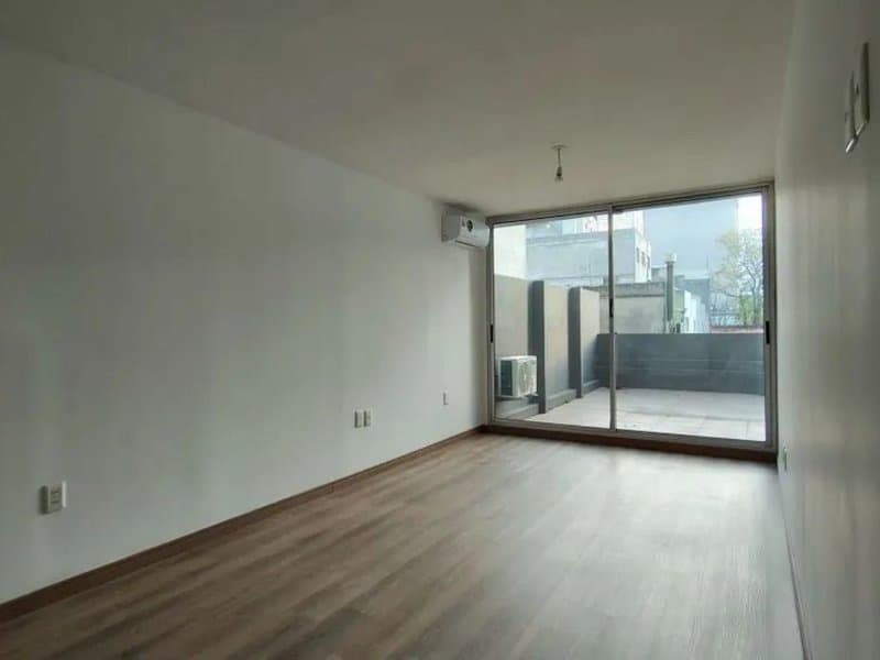 Apartamento en venta 1 dormitorio con patio Tres Cruces - Bulevar P 104