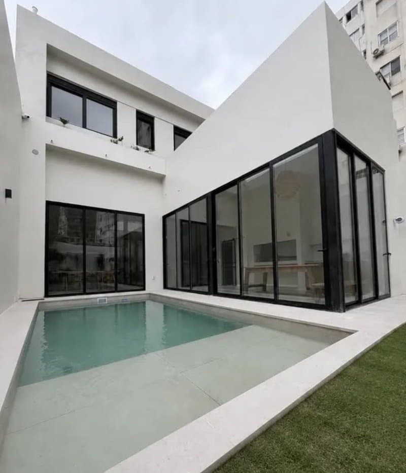 Casa de Diseño en venta de 5 dormitorios con piscina climatizada - Punta Carretas