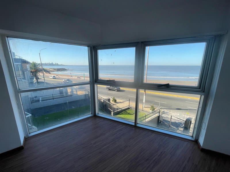 Apartamento monoambiente en alquiler sobre Rambla Malvín - Ocean Park 202